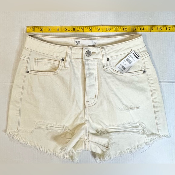 RSQ Ivory/ Cream High Rise Short 2 Distressed Fringed Button Closure Size 26 NWT - Picture 4 of 11